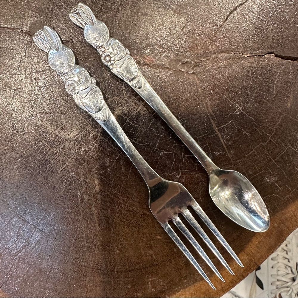 Oneida Community Peter Rabbit flatware set Vintage Children’s fork and knife set - Picture 2 of 5